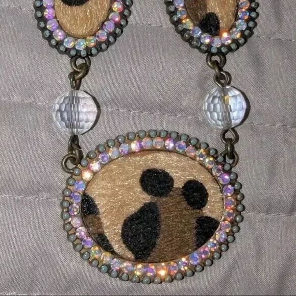 Plunder Elegant Animal Leopard Print Necklace with Crystal Accents 19"+3" Ext - Picture 12 of 16
